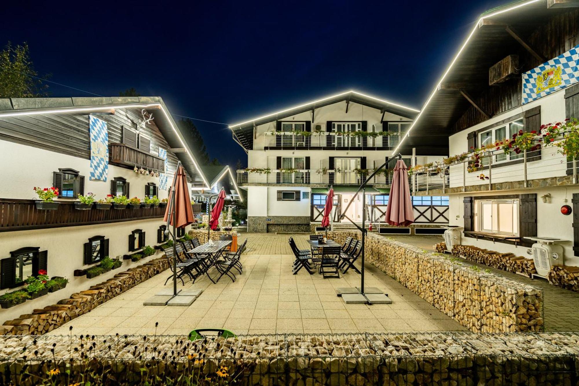 Casa Augsburg Hotel Băneşti Buitenkant foto