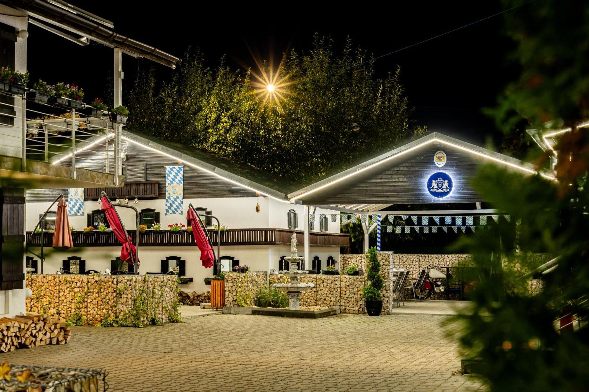 Casa Augsburg Hotel Băneşti Buitenkant foto