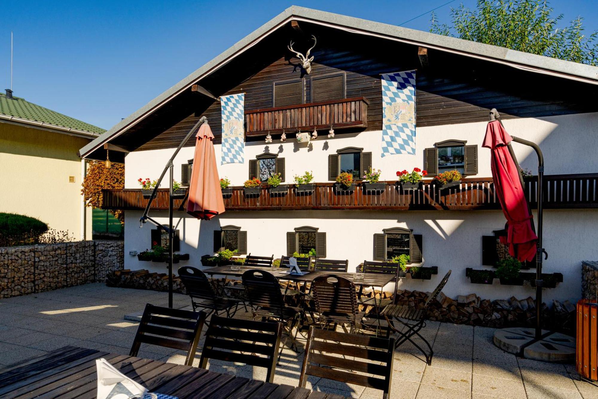 Casa Augsburg Hotel Băneşti Buitenkant foto