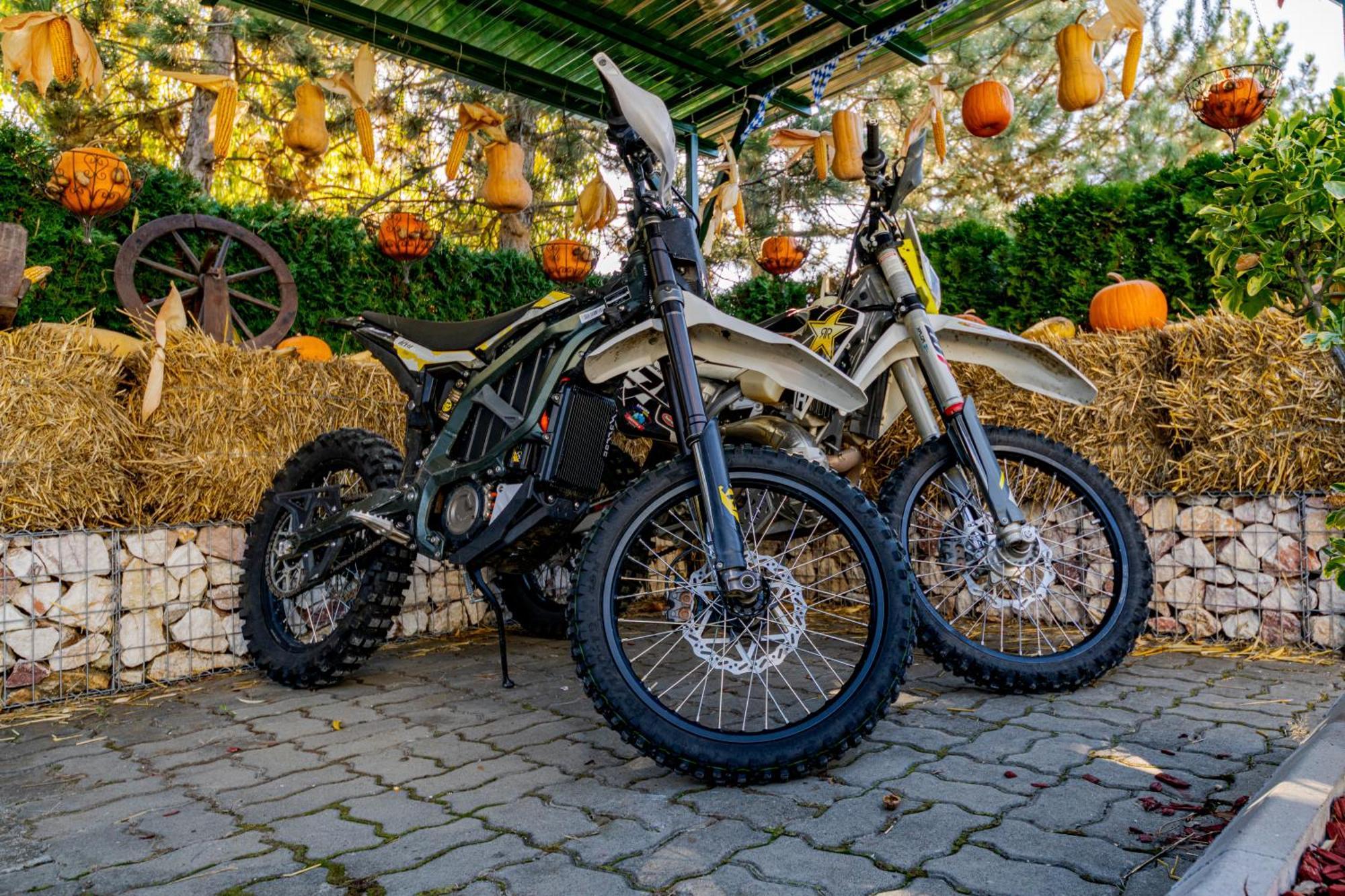 Casa Augsburg Hotel Băneşti Buitenkant foto