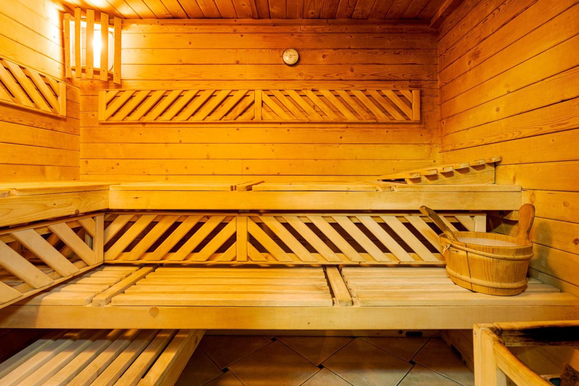 Casa Augsburg Hotel Băneşti Buitenkant foto